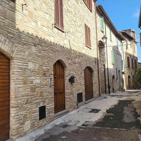 Appartamento Con Camino In Centro Storico Bevagna Eksteriør bilde
